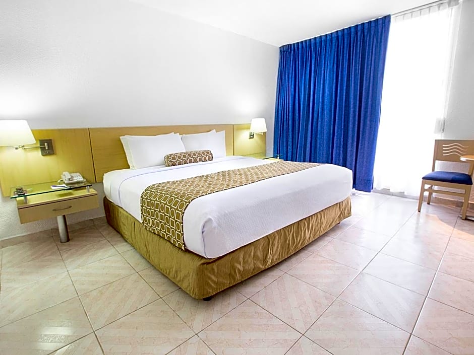 HS HOTSSON Hotel Acapulco