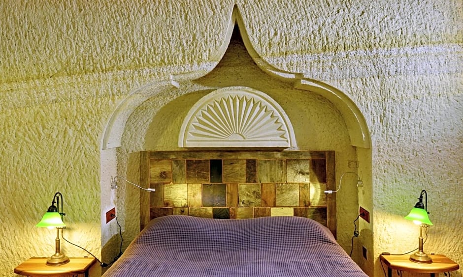 Seki Cave Suites