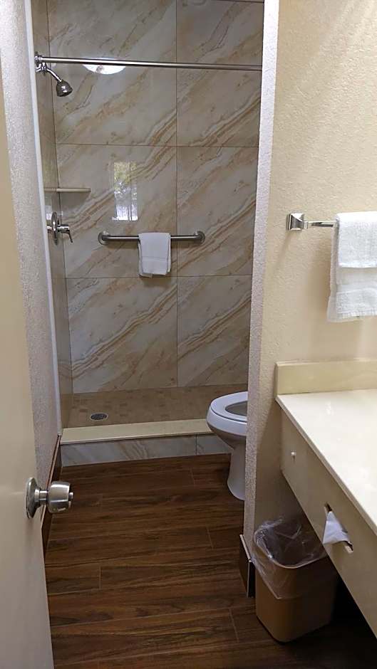 Super 8 by Wyndham North Palm Beach