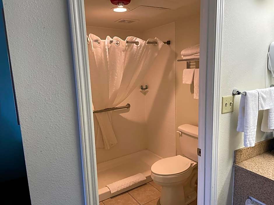 Quality Inn Clinton North