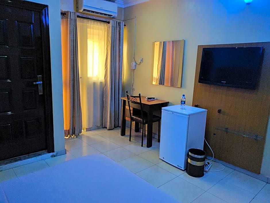 Whitehouse Hotel and Conference Centre