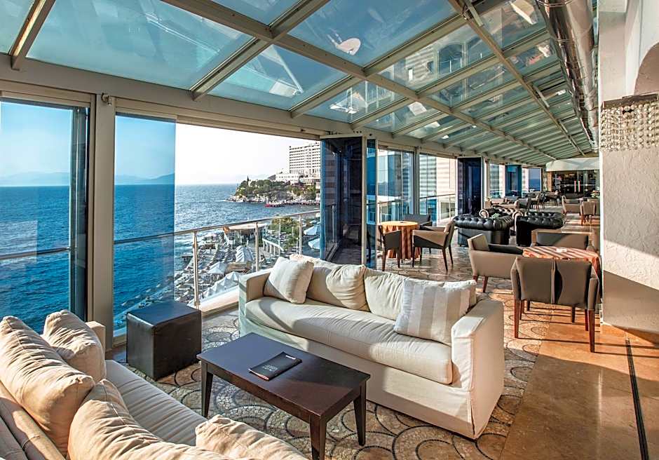 Charisma De Luxe Hotel