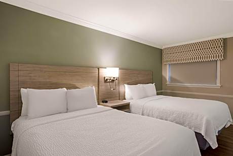 Queen Room with Two Queen Beds with Bath Tub - Mobility Accessible/Non-Smoking