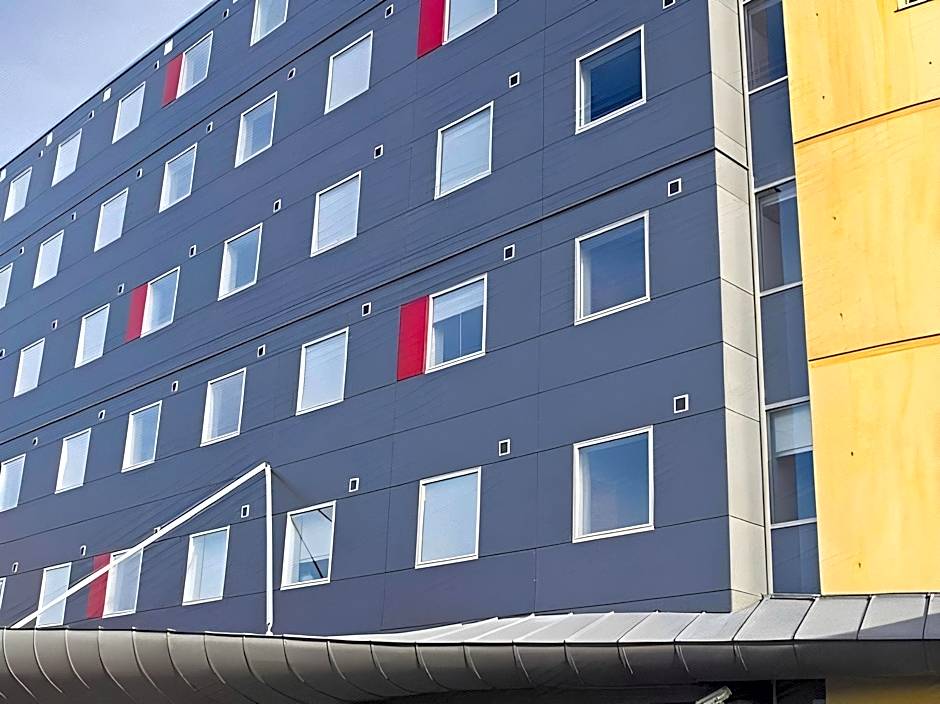 Standing Hotel Suites by Actisource