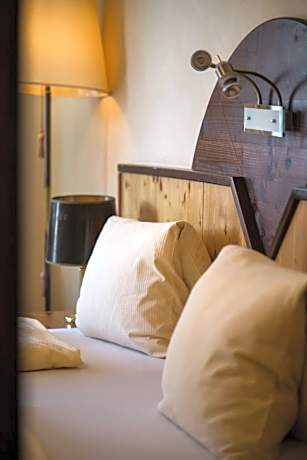 Double Room for Single Use