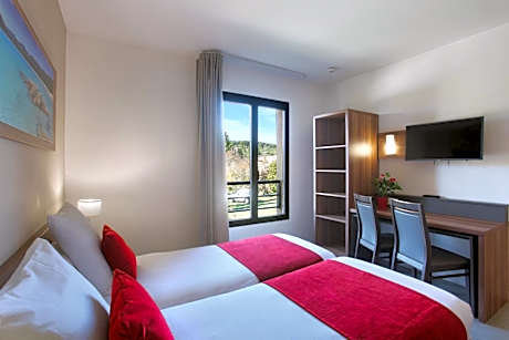 Studio with Garden View