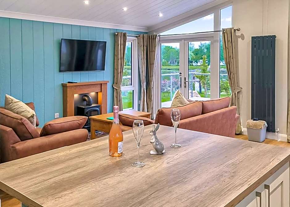 Lakeside Luxury Lodges
