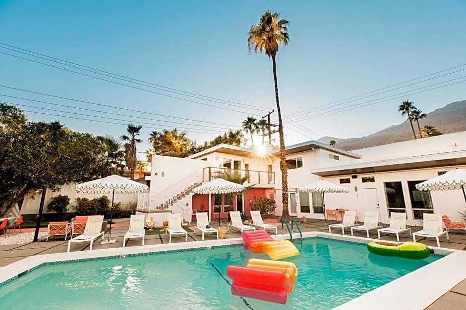 The Wesley by AvantStay Mid-Century Modern Oasis with Pool