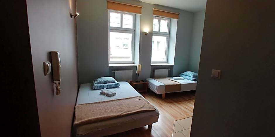 999 Aparthostel