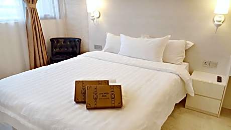 Deluxe Queen Room