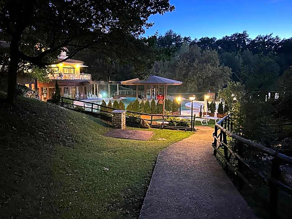 Residence with swimming-pool and thermal pools in Sorano
