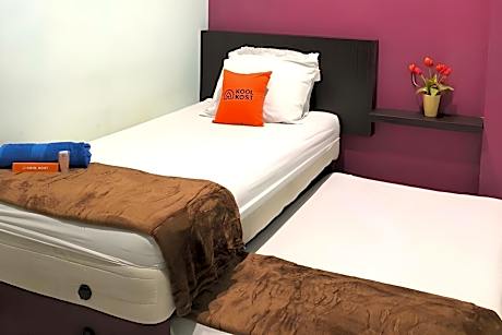 Twin Room with Shared Bathroom - Female Only