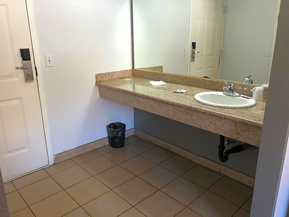 Starlight Inn, Valley Blvd - Downtown LA