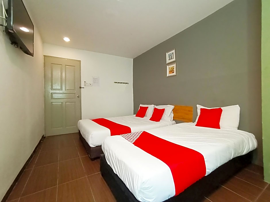 OYO 89465 Golden Lounge