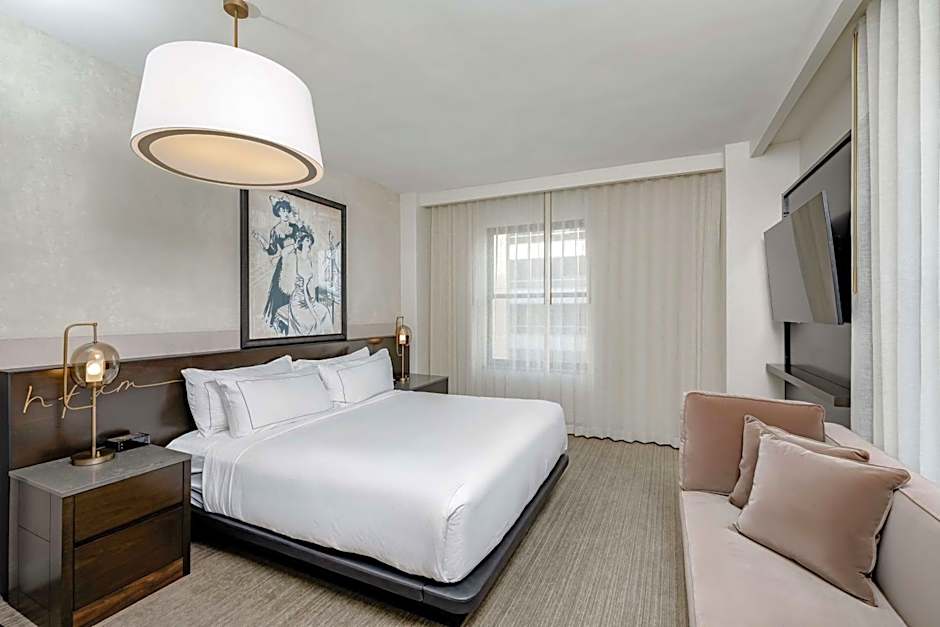 Hotel Fort Des Moines, Curio Collection by Hilton