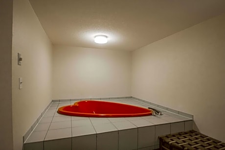 King Room with Hot Tub - Non-Smoking
