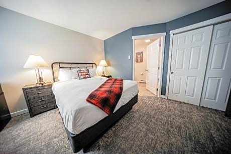 Mountainside Bungalow with View