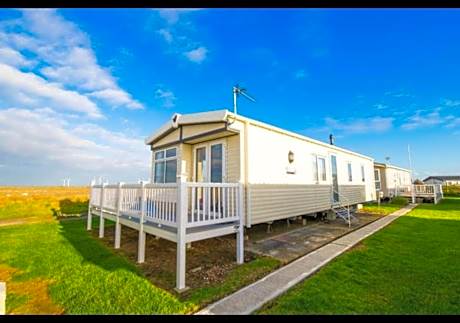 MP124 - Camber Sands Holiday Park - Sleeps 6 - Full Decking - Beautiful Marsh Views