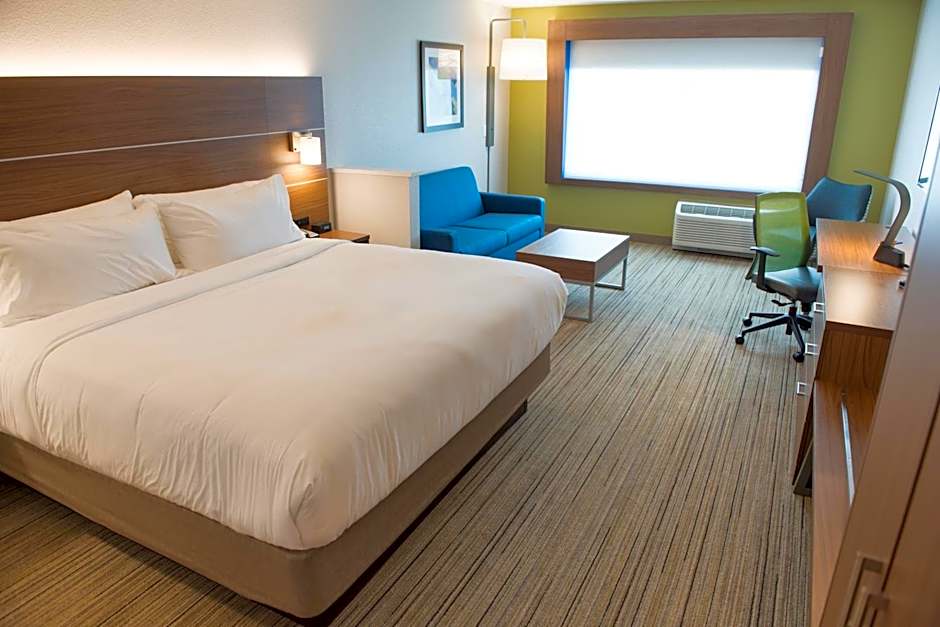 Photo 1 of 3 of 1 King Bed Suite, Accessible