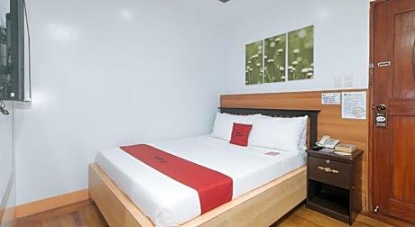 RedDoorz @ Nick Hotel Isabela