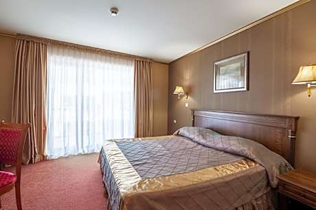 Double or Twin Room with Partial Sea View