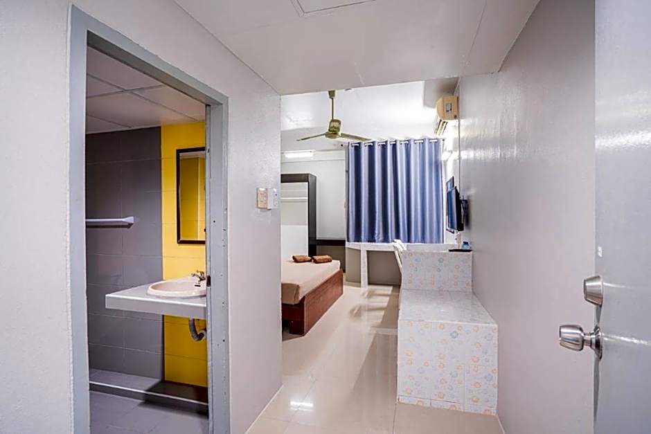 Pasawang Hotel (โรงแรมภาสว่าง)