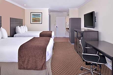 Accessible Queen Room with Two Queen Beds - Pet Friendly/Non-Smoking