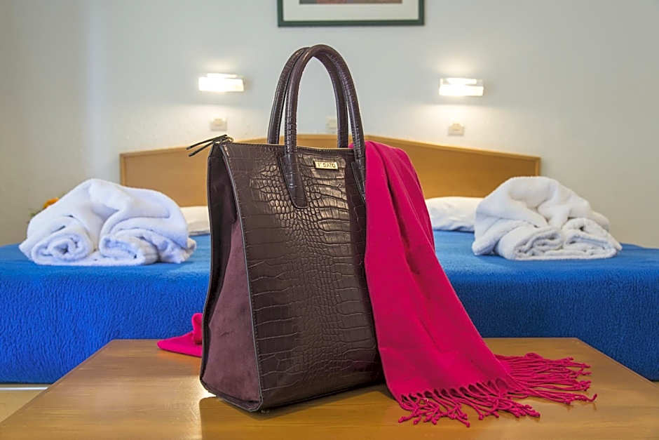 Erato Studios & Apartments