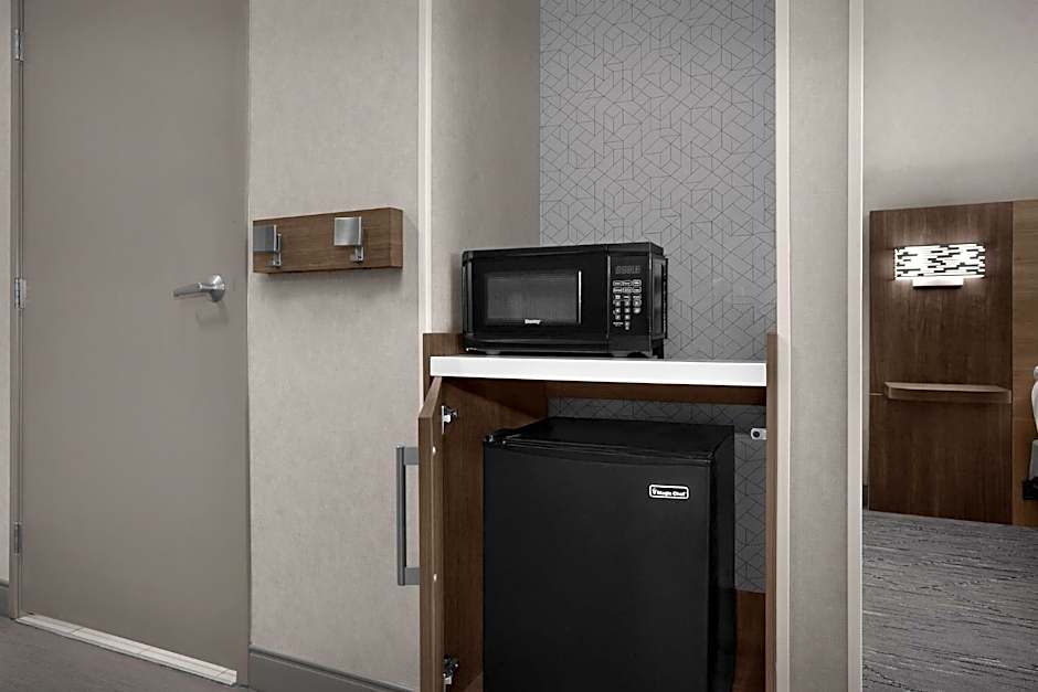 Holiday Inn Express Fargo - West Acres By IHG