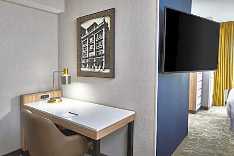 King Studio with Sofa Bed