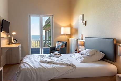 Single Room with Lake View