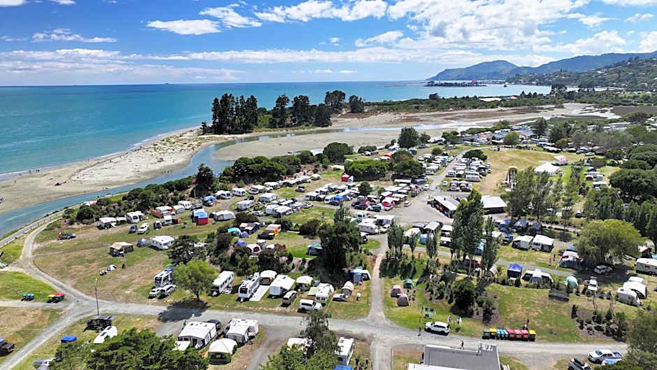 Tāhuna Beach Holiday Park