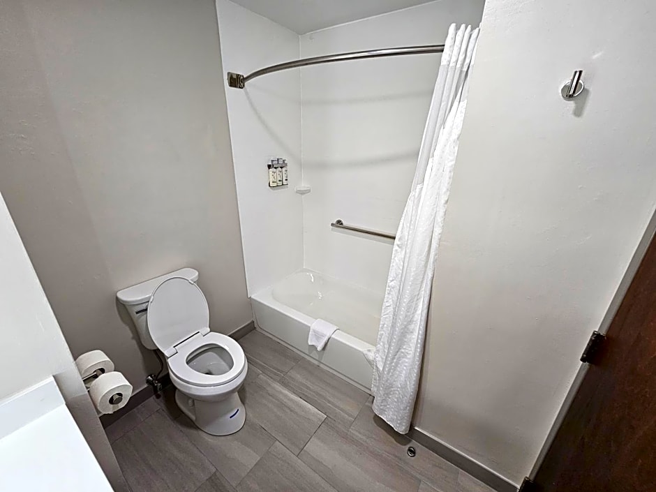 Holiday Inn Express Hotel & Suites Cincinnati-Blue Ash By IHG