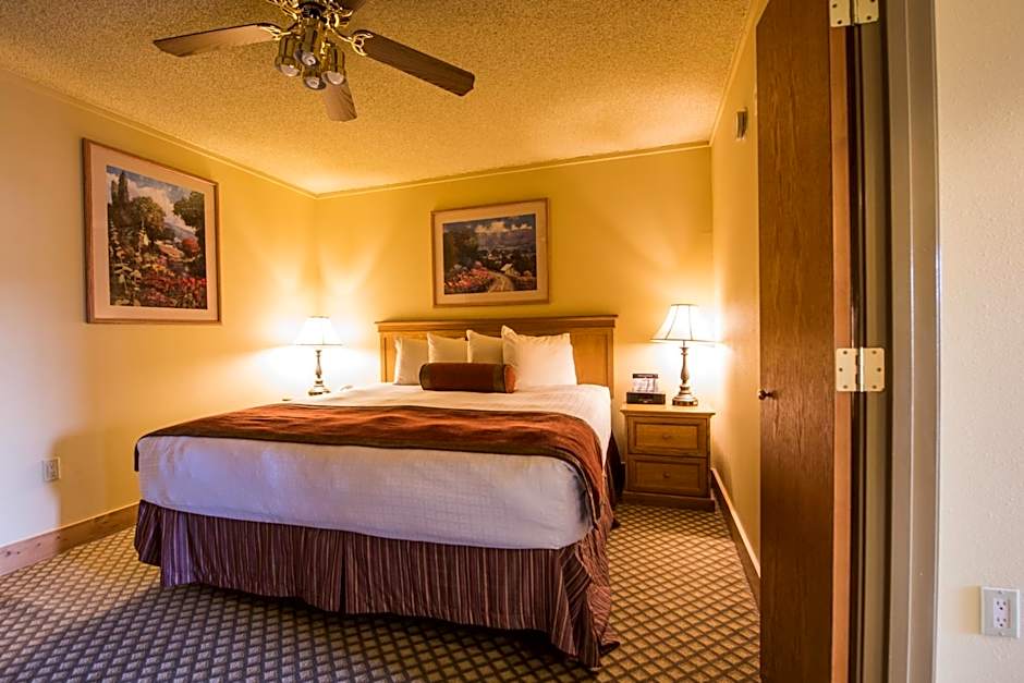 The Grand Lodge Hotel and Suites