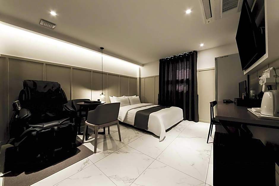 Plum Hotel