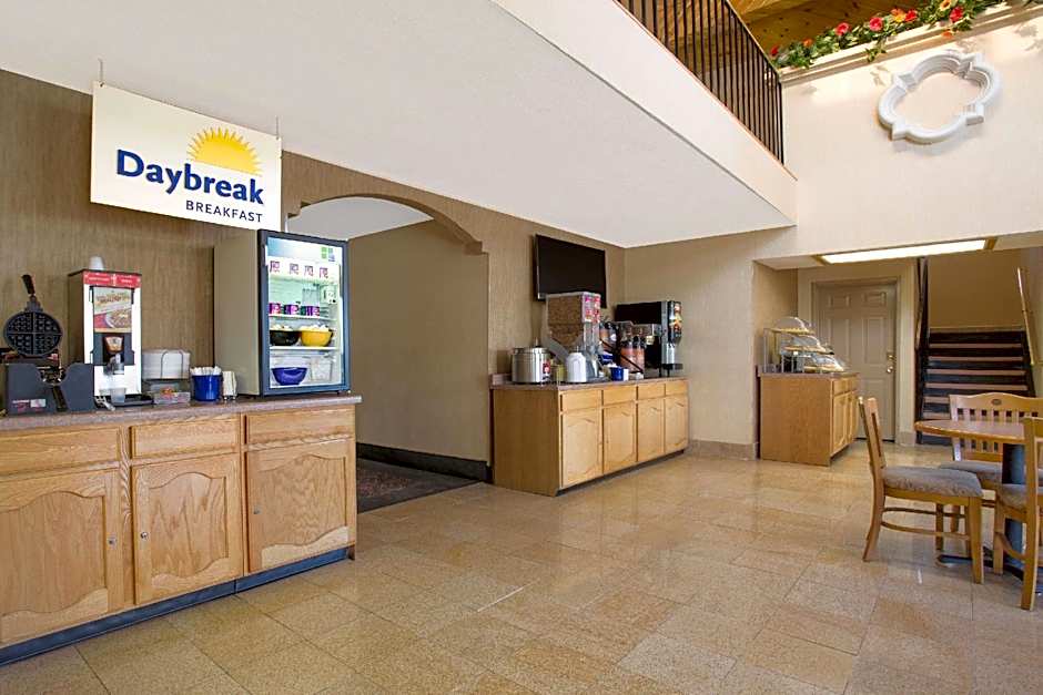 Days Inn & Suites by Wyndham Red Rock-Gallup