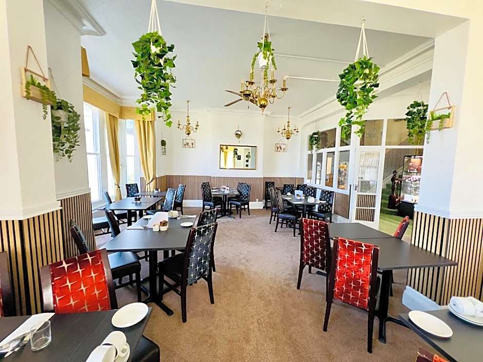 Four Oaks Hotel