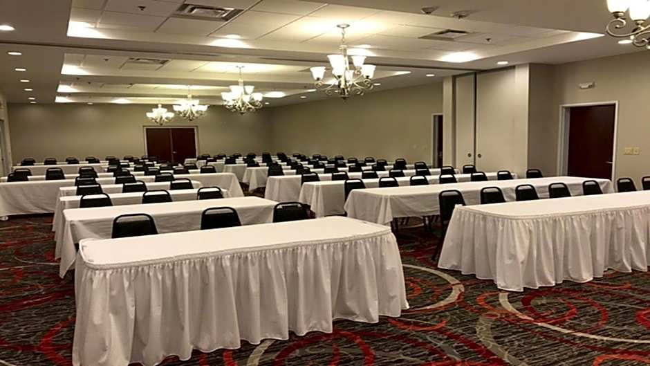 Holiday Inn & Suites Lafayette North by IHG