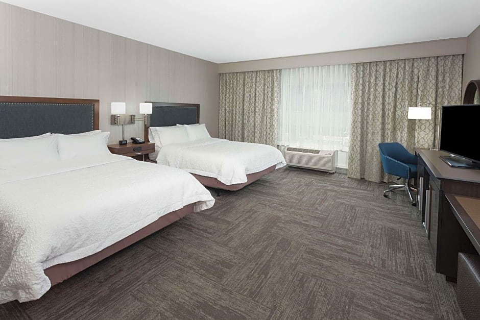 Photo 1 sur 8 de 1 King Bed, Mobility Accessible, Roll in Shower