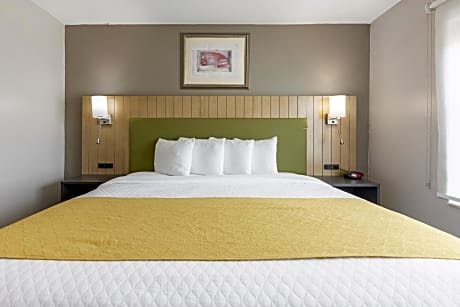King Room with Roll-in Shower - Disability Access/Non-Smoking