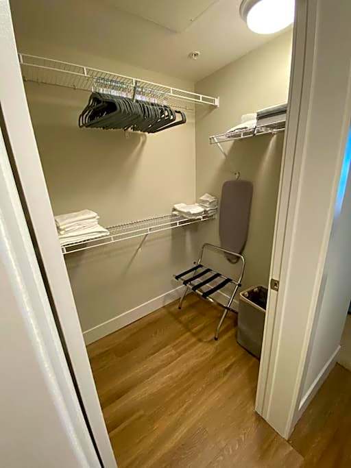 Lux One Bedroom Condo with Garden View