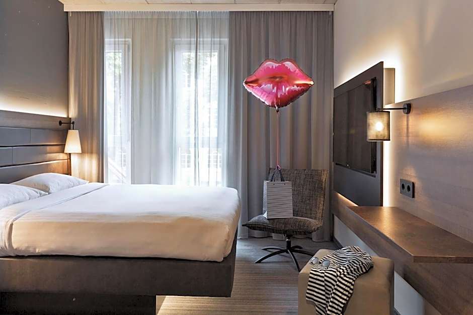 Moxy by Marriott Frankfurt East