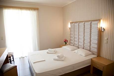 Bungalow with Garden View