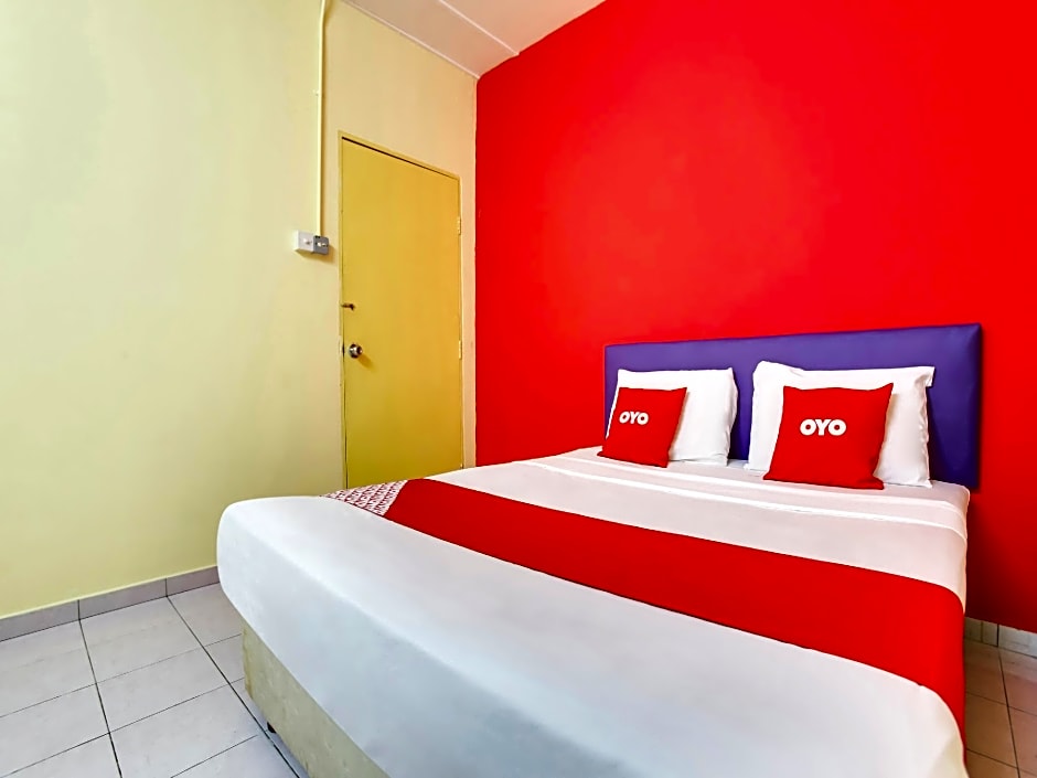 OYO 89615 T Family Hotel