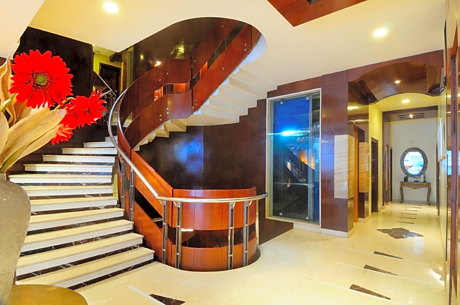 Aura Hotel