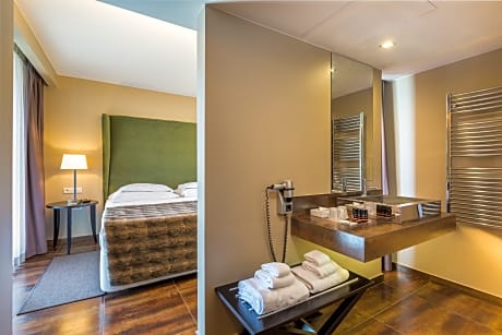 V2 4+1 w/ private pool