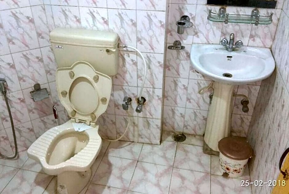 Goroomgo Khanday Guest House srinagar