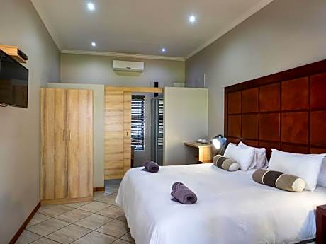 Standard Twin Room with Garden View