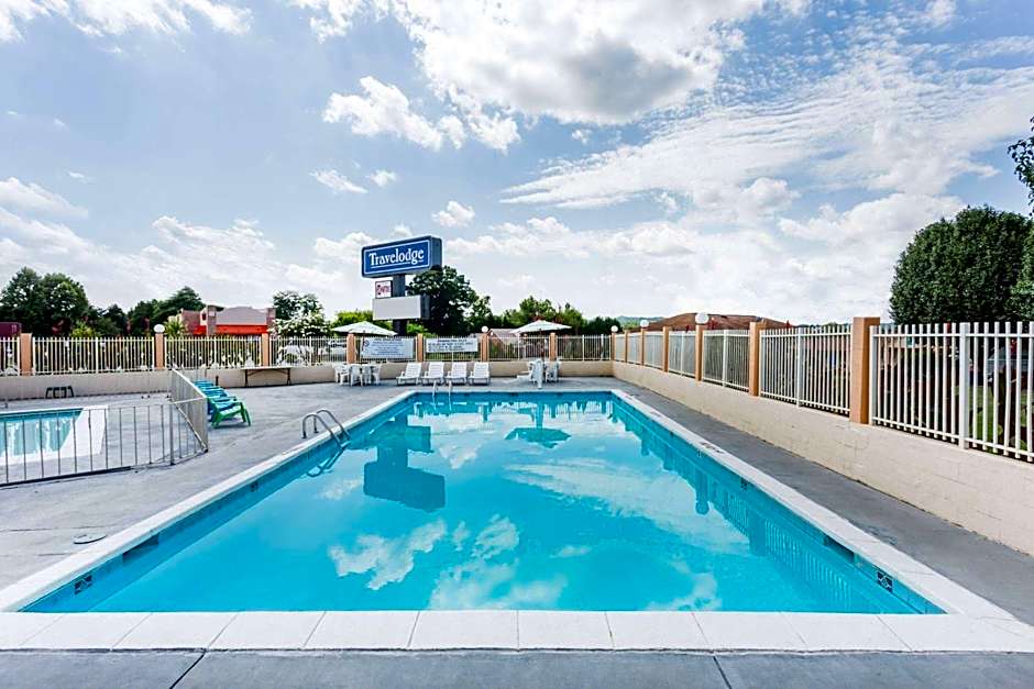 Travelodge by Wyndham Ridgeway Martinsville Area