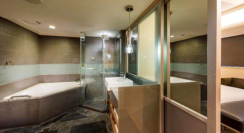 Shin Yuan Celeb Metro Hotel
